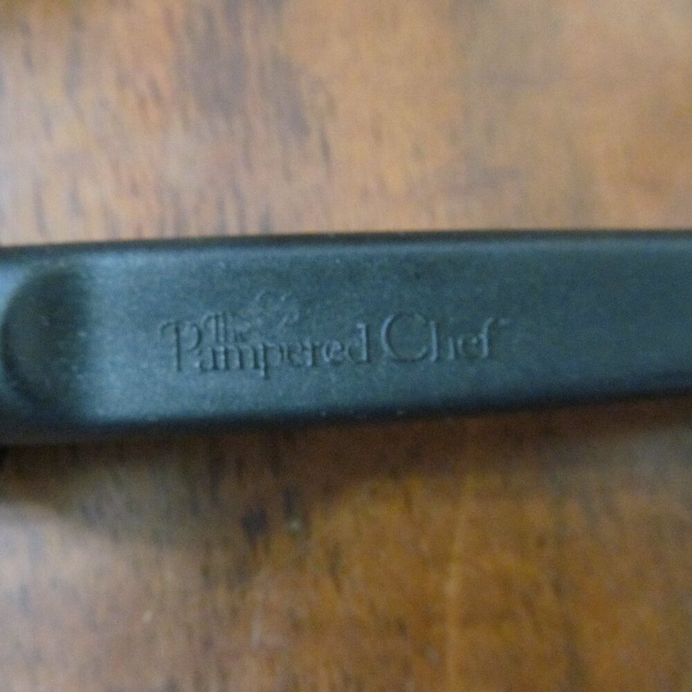 Pampered Chef Mix ‘N Chop & Cut-N-Seal Pastry Press 3.5” - Picture 3 of 7